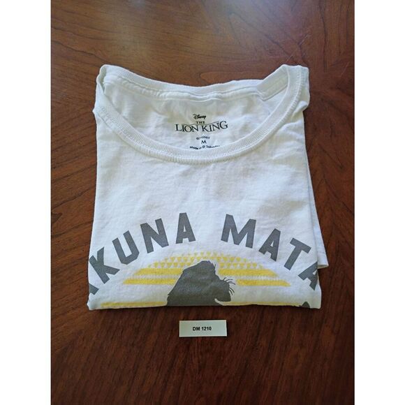 Disney's Lion King Tee - Size: Med.     (1210) - Picture 4 of 4